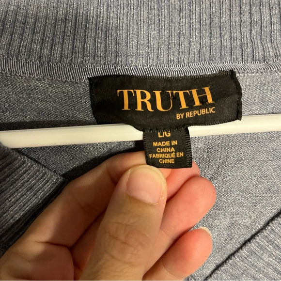 Truth by Republic Women Ruffle Shoulder Knit Sweater  Blue V-Neck Size L - Picture 6 of 9